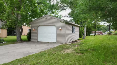Exterior - 4344 Bay, Gladwin, MI 48624 photo 11 of 16