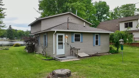Exterior - 4344 Bay, Gladwin, MI 48624 photo 5 of 16