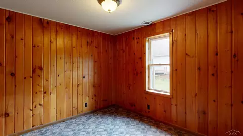 Bedroom - 4344 Bay, Gladwin, MI 48624 photo 1 of 2