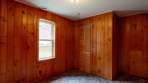 Bedroom - 4344 Bay, Gladwin, MI 48624 photo 2 of 2