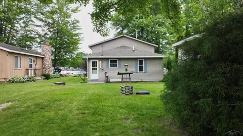 Exterior - 4344 Bay, Gladwin, MI 48624 photo 7 of 16