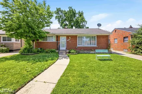 22972 Clairwood, Saint Clair Shores, MI 48080