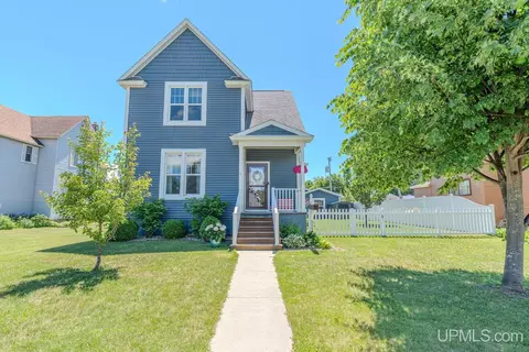 517 Wisconsin, Gladstone, MI 49837