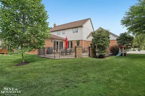 Exterior - 3473 Summit Rdg, Rochester Hills, MI 48306 photo 5 of 5