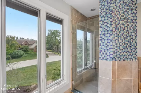 Bath - 3473 Summit Rdg, Rochester Hills, MI 48306 photo 2 of 5