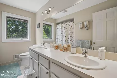 Bath - 3473 Summit Rdg, Rochester Hills, MI 48306 photo 4 of 5