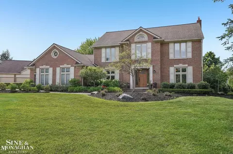 Exterior - 3473 Summit Rdg, Rochester Hills, MI 48306 photo 2 of 5