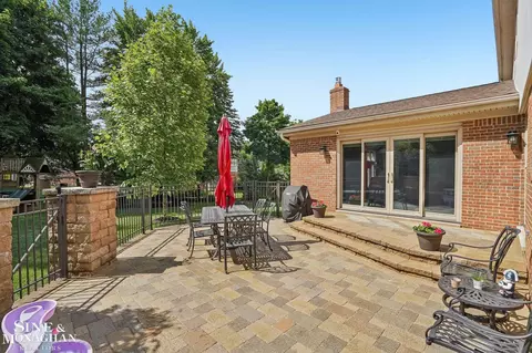 Exterior - 3473 Summit Rdg, Rochester Hills, MI 48306 photo 3 of 5