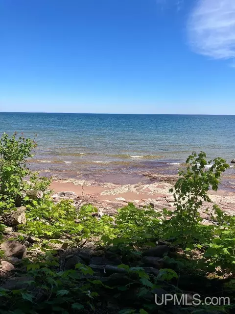 61 Shore Dr, Au Train, MI 49806