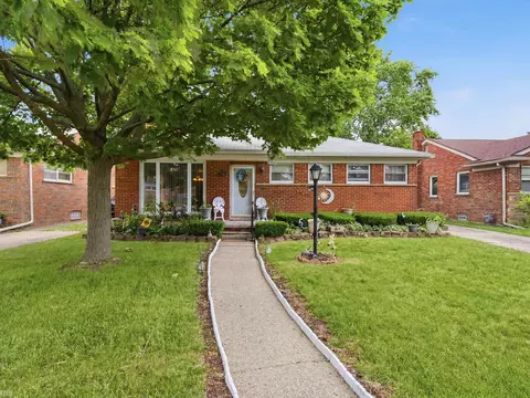 17101 Sprenger, Eastpointe, MI 48021