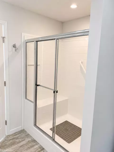 Bath - 909 S Allen, Saint Clair, MI 48079 photo 2 of 3