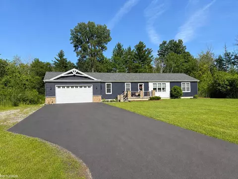 909 S Allen, Saint Clair, MI 48079