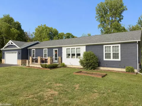 Exterior - 909 S Allen, Saint Clair, MI 48079 photo 3 of 4
