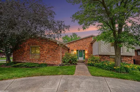 38258 Luxbury, Sterling Heights, MI 48312