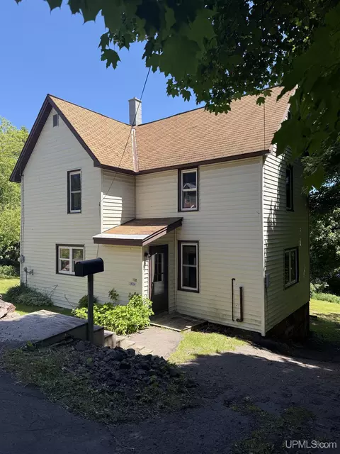 58136 2nd, Calumet, MI 49913