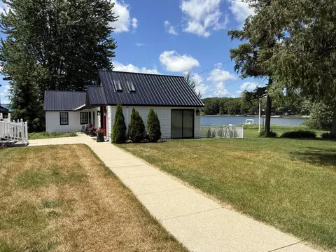Exterior - 1849 E Pratt Lk, Gladwin, MI 48624 photo 4 of 25