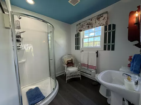 Bath - 1849 E Pratt Lk, Gladwin, MI 48624 photo 1 of 8
