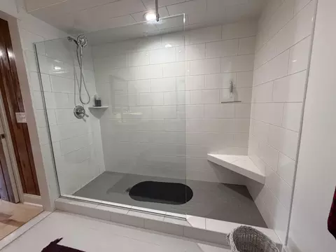 Bath - 1849 E Pratt Lk, Gladwin, MI 48624 photo 5 of 8