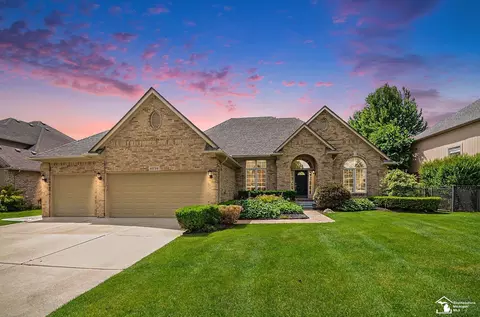 16732 English Gdn, Macomb, MI 48042