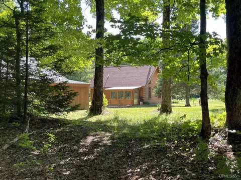 Exterior - 4702 N Banking Ground, Germfask, MI 49836 photo 24 of 32