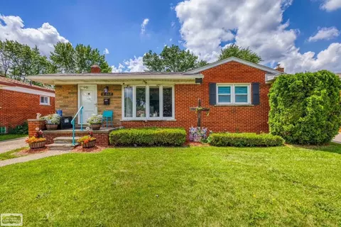 31557 Kelly, Fraser, MI 48026