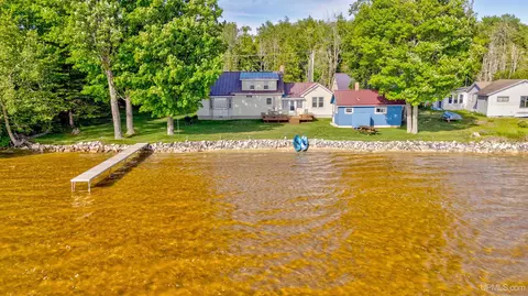 881 N East Gulliver Lk, Gulliver, MI 49840