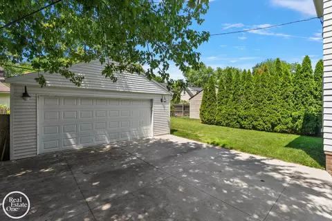 Exterior - 897 Rivard, Grosse Pointe, MI 48230 photo 7 of 9