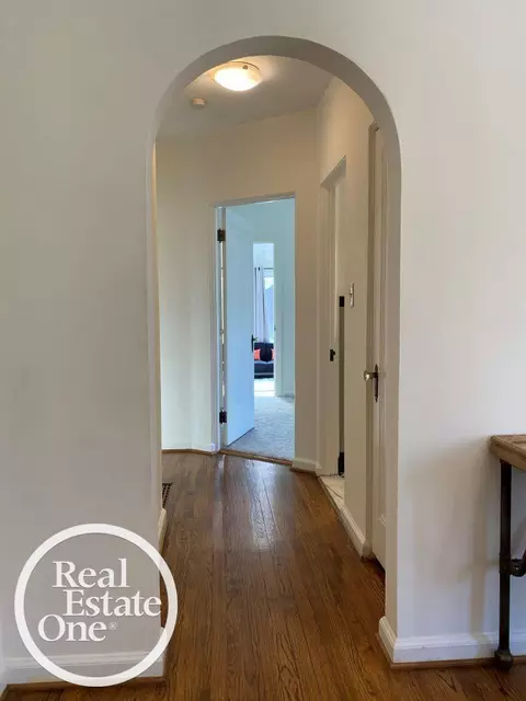 Entry Way - 897 Rivard, Grosse Pointe, MI 48230 photo 2 of 5