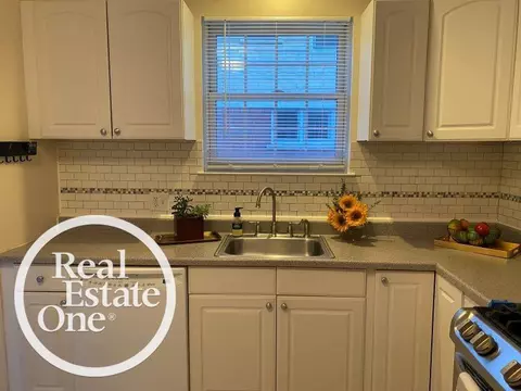 Kitchen - 897 Rivard, Grosse Pointe, MI 48230 photo 1 of 5
