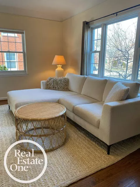Living - 897 Rivard, Grosse Pointe, MI 48230 photo 3 of 4