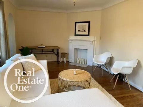 Living - 897 Rivard, Grosse Pointe, MI 48230 photo 2 of 4
