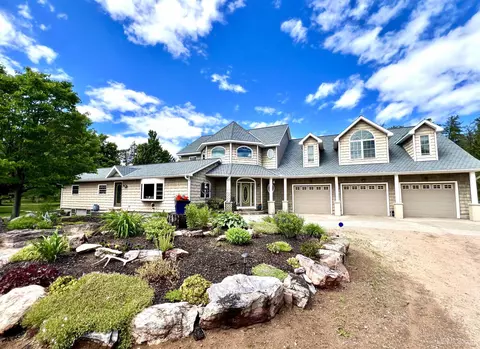 1289 E M28, Marquette, MI 49855
