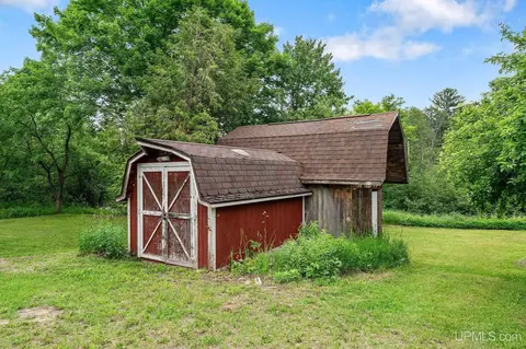Exterior - n8766 Peter White Road, Deerton, MI 49822 photo 5 of 6
