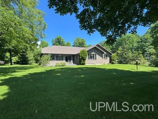 5225 E State Highway M35, Escanaba, MI 49829
