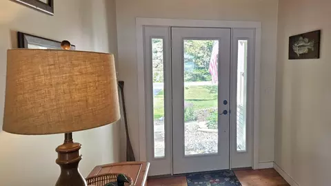 Entry Way - 1985 S S Hvn, Gladwin, MI 48624 photo 1 of 4