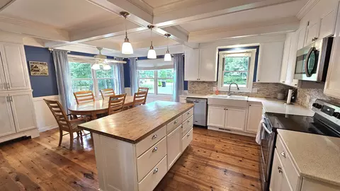Kitchen - 1985 S S Hvn, Gladwin, MI 48624 photo 2 of 3