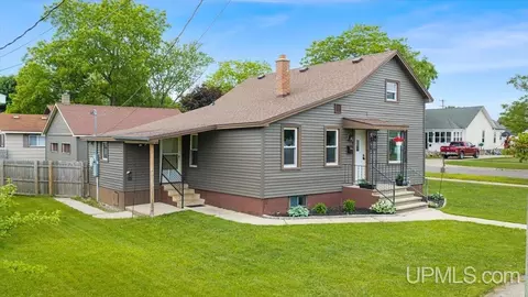 202 S 3rd, Gladstone, MI 49837 photo 4