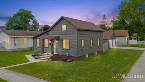 202 S 3rd, Gladstone, MI 49837 photo 1
