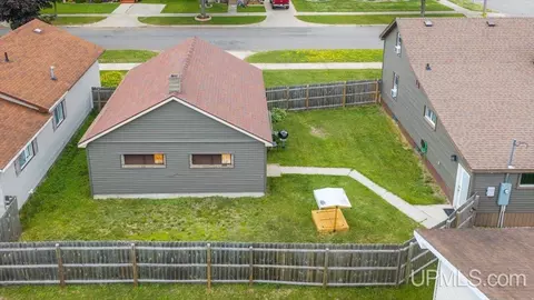 202 S 3rd, Gladstone, MI 49837 photo 9