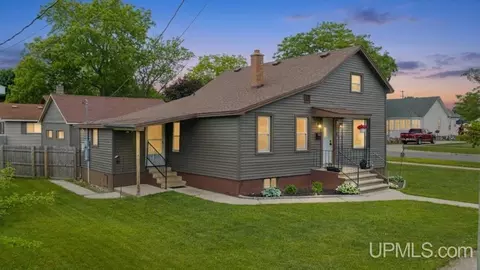 202 S 3rd, Gladstone, MI 49837 photo 2
