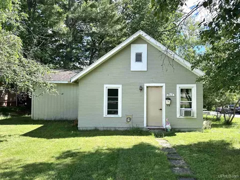 915 Wells, Iron Mountain, MI 49801