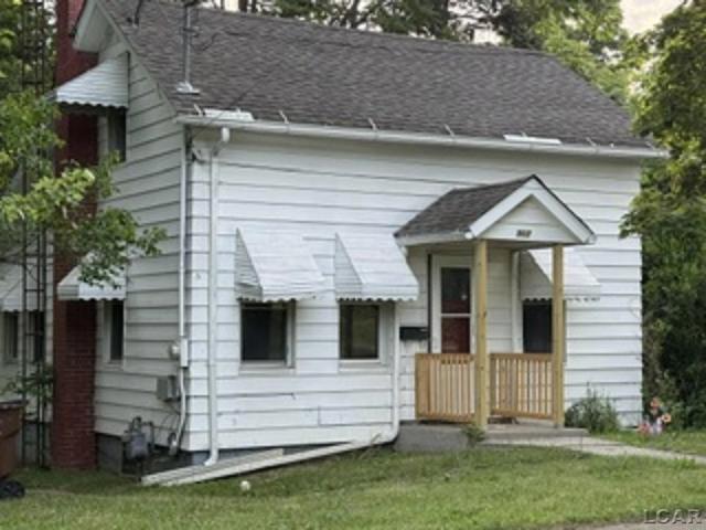 907 Bristol, Adrian, MI 49221