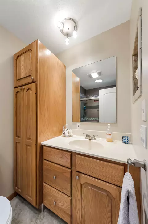 Bath - 2028 N N Hvn, Gladwin, MI 48624 photo 4 of 5