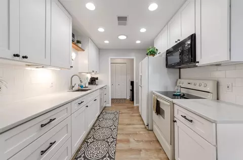 Kitchen - 2028 N N Hvn, Gladwin, MI 48624 photo 1 of 5