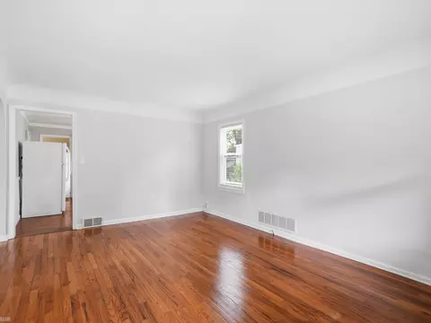 Living - 660 E Marshall, Ferndale, MI 48220 photo 4 of 4