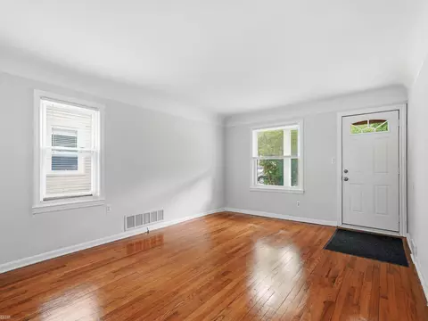 Living - 660 E Marshall, Ferndale, MI 48220 photo 1 of 4