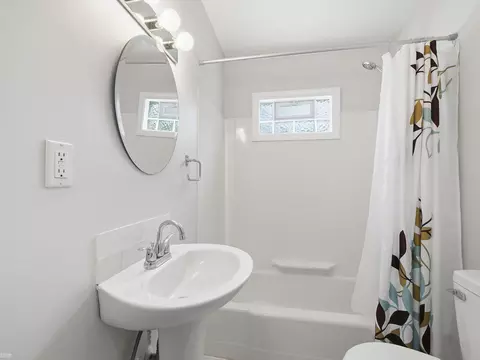 Bath - 660 E Marshall, Ferndale, MI 48220 photo 1 of 1