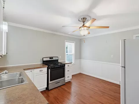 Kitchen - 660 E Marshall, Ferndale, MI 48220 photo 4 of 4