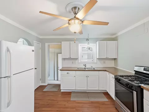 Kitchen - 660 E Marshall, Ferndale, MI 48220 photo 1 of 4