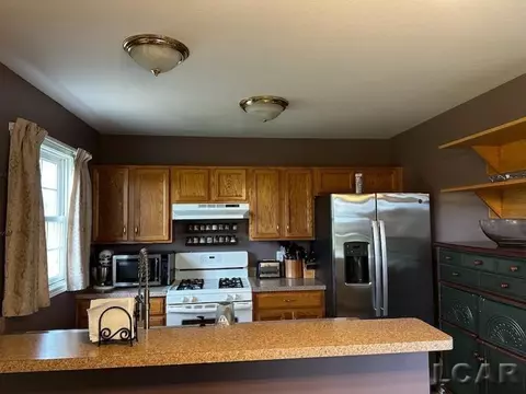 Kitchen - 3978 Sandy Mdws, Adrian, MI 49221 photo 1 of 2